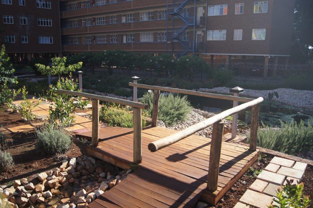 Housing Tuks 12-4884.jpg